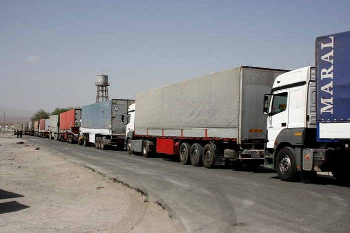 ورود ناوگان خالی ترانزیت ترکمنستان به کشور مجاز شد!/ تیموری: اصل اقدام متقابل مسئولان را دیدیم؛ جیب کامیون داران داخلی خالی و ناوگان ترانزیت بیکارتر می‌شود