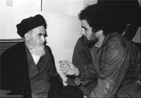 اولین لحظات استقرار امام خمینی در هواپیما + عکس