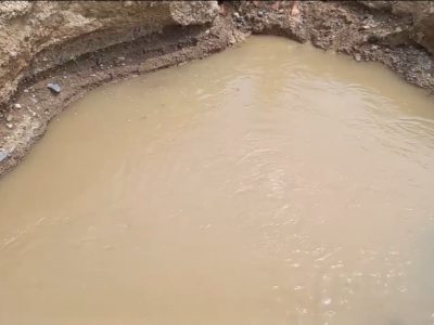 خط شرب شهر سرخس در محدوده روستای قوش عظیم دچار ترکیدگی شده است