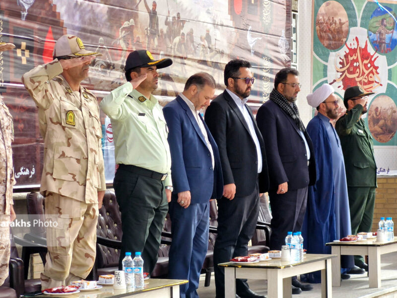 صبحگاه مشترک نیروهای نظامی و انتظامی سرخس به‌مناسبت هفته دفاع مقدس