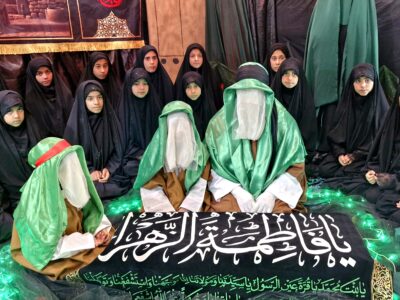 فیلم؛ برپایی نمایشگاه یاس کبود در سرخس به همت خادمان حضرت زهرا (س)