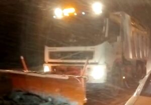 فیلم؛ کولاک و برف شدید در گردنه مزدواند سرخس