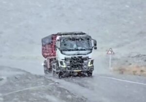 آمادهباش کامل دستگاههای خدماترسان در سرخس/ تردد تریلیها در جاده سرخس تا صبح فردا پنجشنبه ممنوع شد