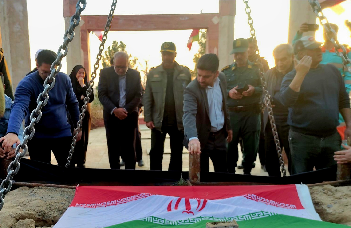 انتقال پیکر مطهر شهید ابوالقاسم شاهسون از محدوده سد شوریجه به شهر مزداوند انتقال پیکر مطهر شهید ابوالقاسم شاهسون از محدوده سد شوریجه به شهر مزداوند