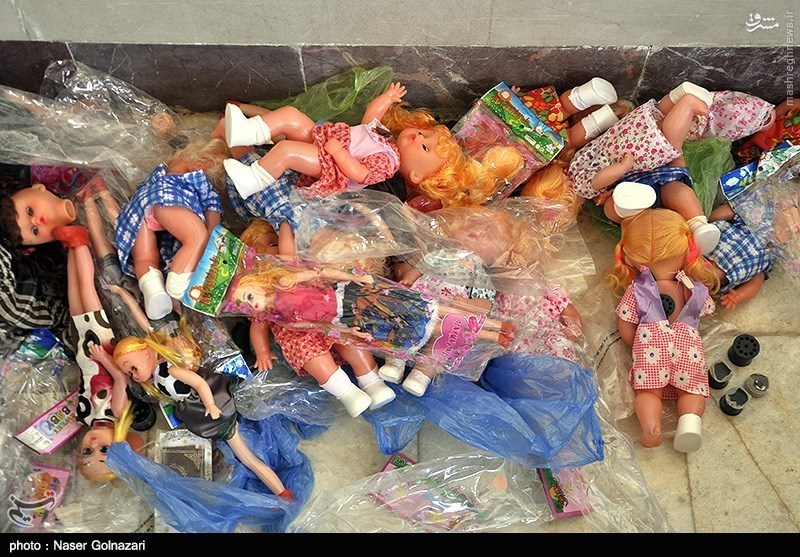 عکس/ عروسک‌های مشکوک در مرز مهران