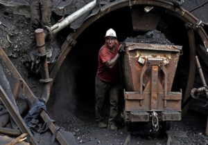 کارگران معدن آق دربند سرخس ۹ ماه حقوق معوقه دارند