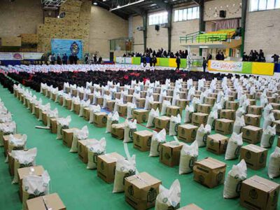 توزیع ۱۱۰۰ بسته معیشتی بین نیازمندان سرخس در عملیات نهضت انتظار