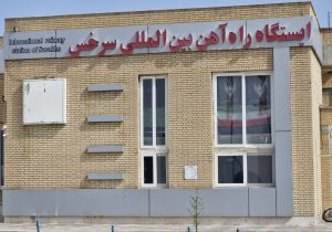 راه‌آهن سرخس به‌جای افزایش حقوق، درصدد کاهش محسوس حقوق رانندگان خودروهای سواری است
