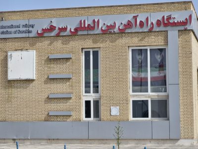 راه‌آهن سرخس به‌جای افزایش حقوق، درصدد کاهش محسوس حقوق رانندگان خودروهای سواری است